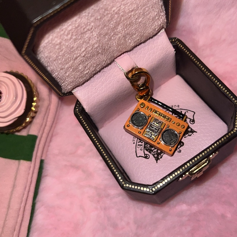 Vintage✨ RARE✨Juicy Couture orange boombox charm.🧡📻